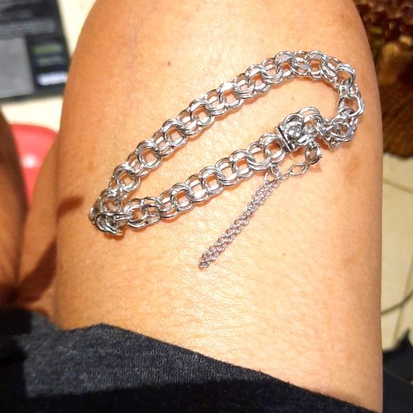 AUTHENTIC GENUINE SOLID STERLING SILVER CHARM BRACELET WITH SAFETY CHAIN 7" - Picture 1 of 7